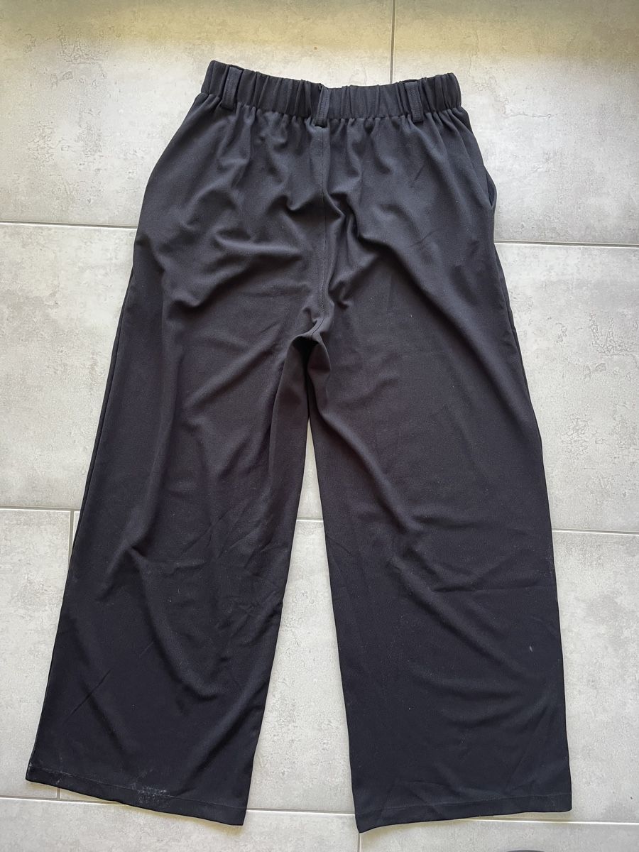 Halara Pantaloni: Stoffhose Halara schwarz Gr. M – Usato da Thun venduto da Dak5 4