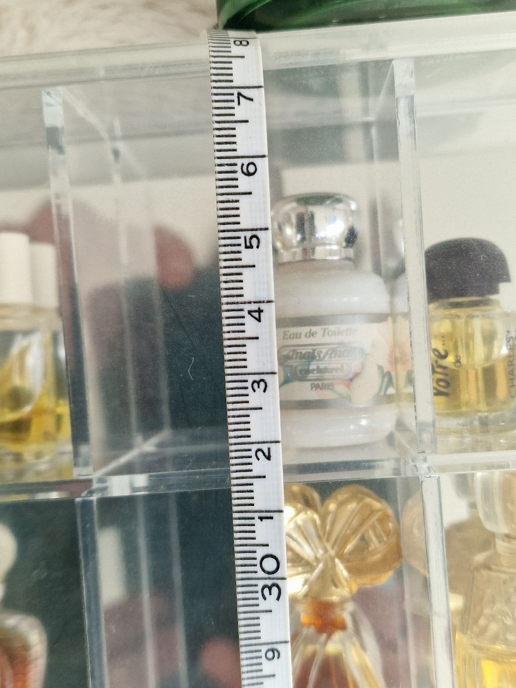 Profumi & Eau de Toilette: vitrine miroir avec porte plexiglas avec parfum – Usato da versoix venduto da 928 7
