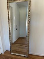 Grosser Wandspiegel