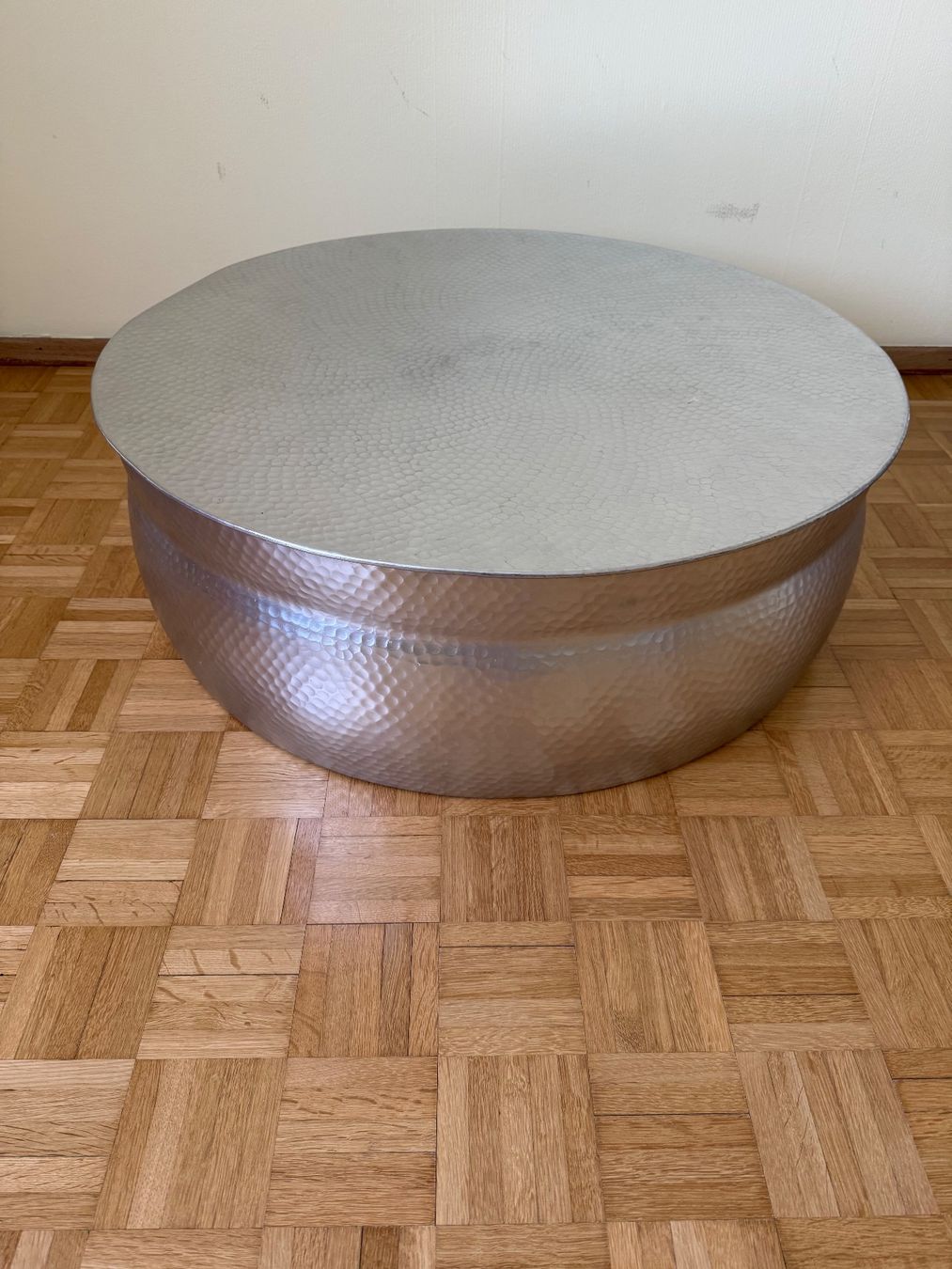 Maisons du monde Tavoli: Maison du Monde Silber Tisch ca 90x90 – Usato da Zürich venduto da lar_7kyg