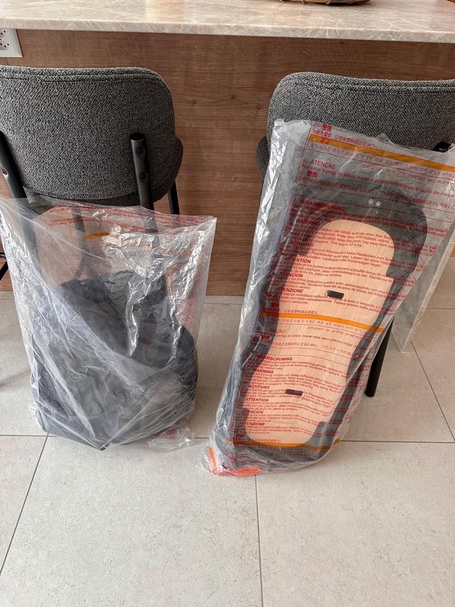 Bugaboo Carrozzine: Poussette Bugaboo Fox 3 bleu marine - très peu utilisée – Usato da Châtillon JU venduto da Spritch 6