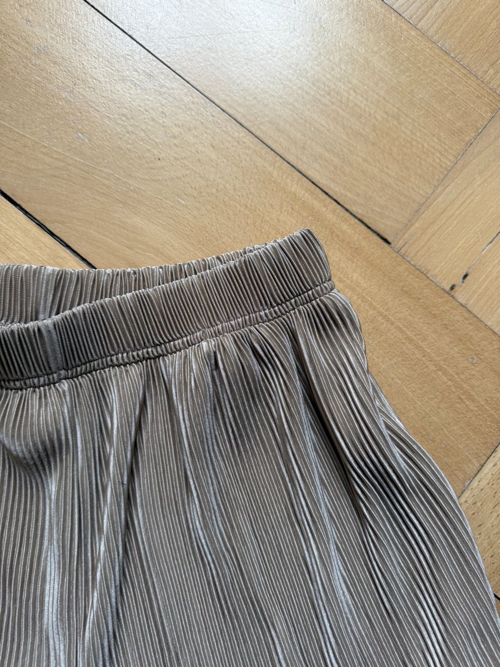Shein Pantaloni: Plisseeshorts beige 34 – Usato da Zürich venduto da Diazaio 1