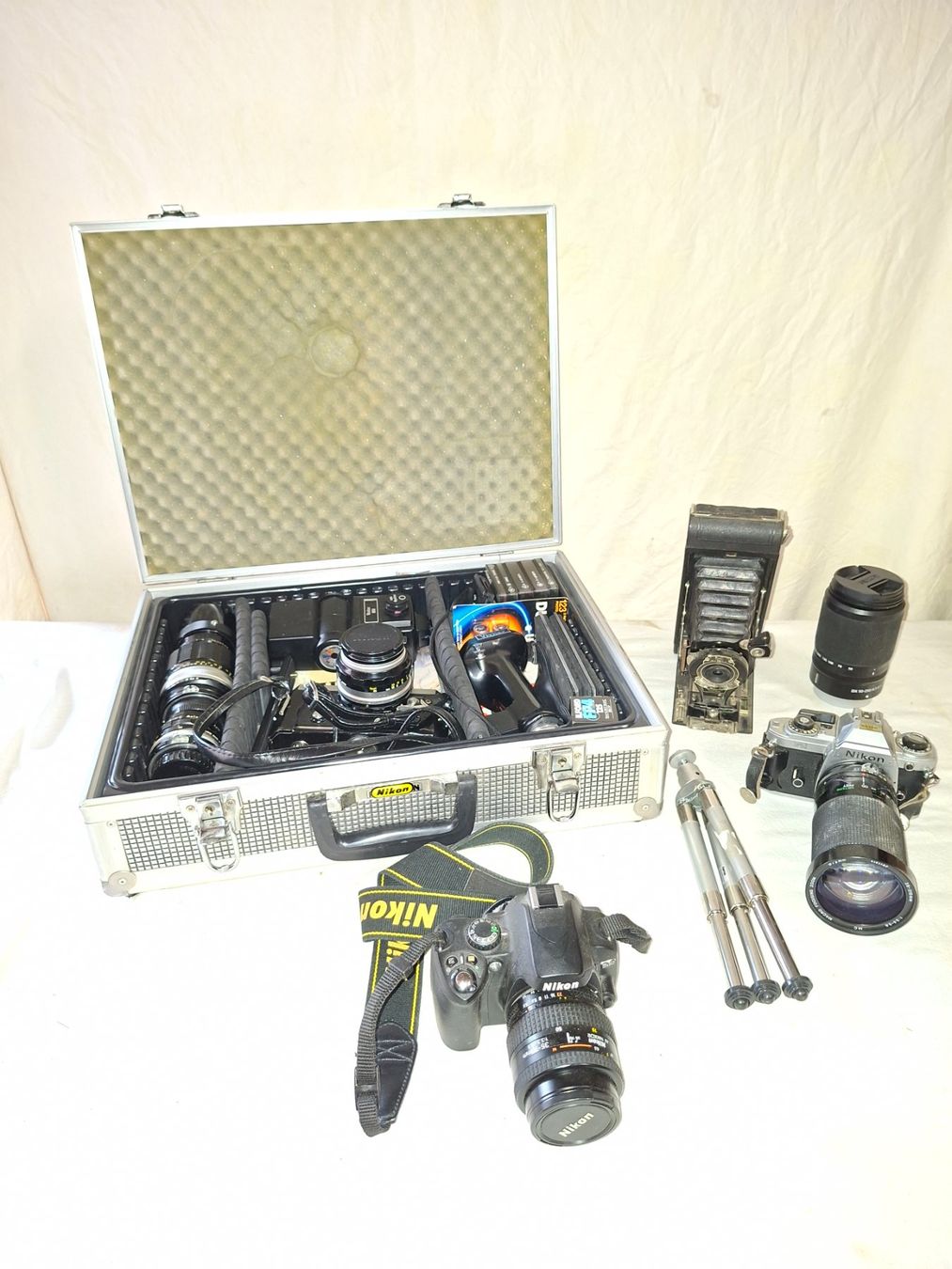 Nikon Appareil photo: Verschiedene kameras – D'occasion à Masein par Vintagericcardo