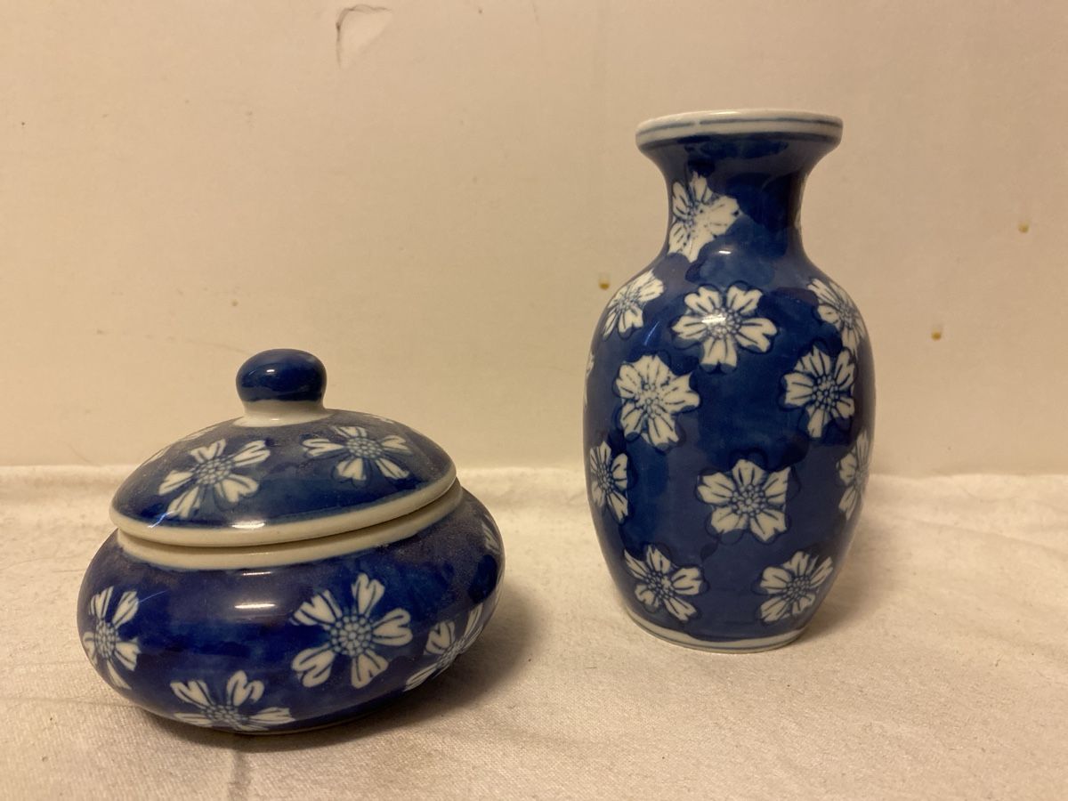 Vasen & Gefässe: Vase und Dose blau-weiss gemustert – Gebraucht aus sursee von trilli-tralli 1
