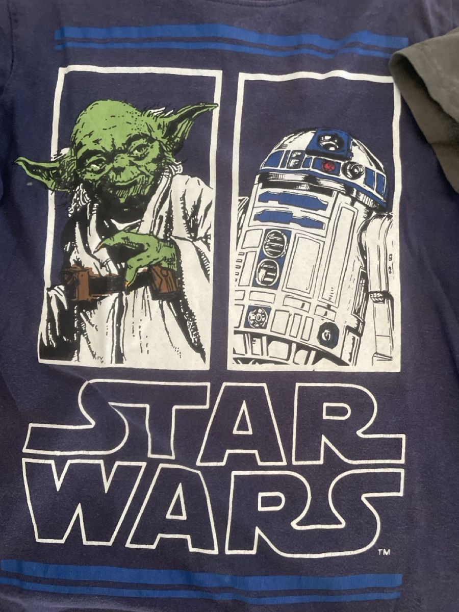 Star Wars Chemises, T-shirts & Polos: 2 Star Wars T-Shirts Gr.128 – D'occasion à Obergerlafingen par cabo4 1