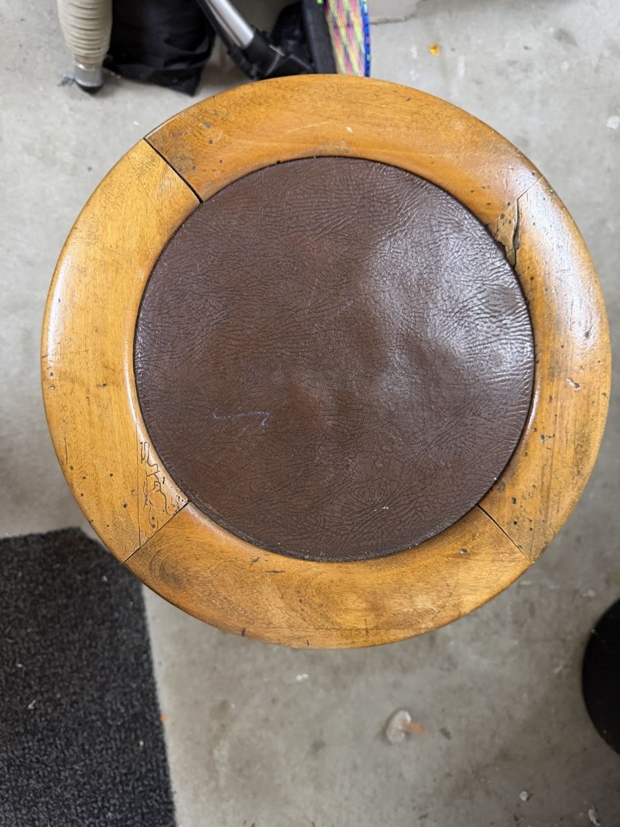 Hocker: Antiker Klavierhocker / Drehhocker aus Holz – Gebraucht aus Adliswil von Kiambu 1