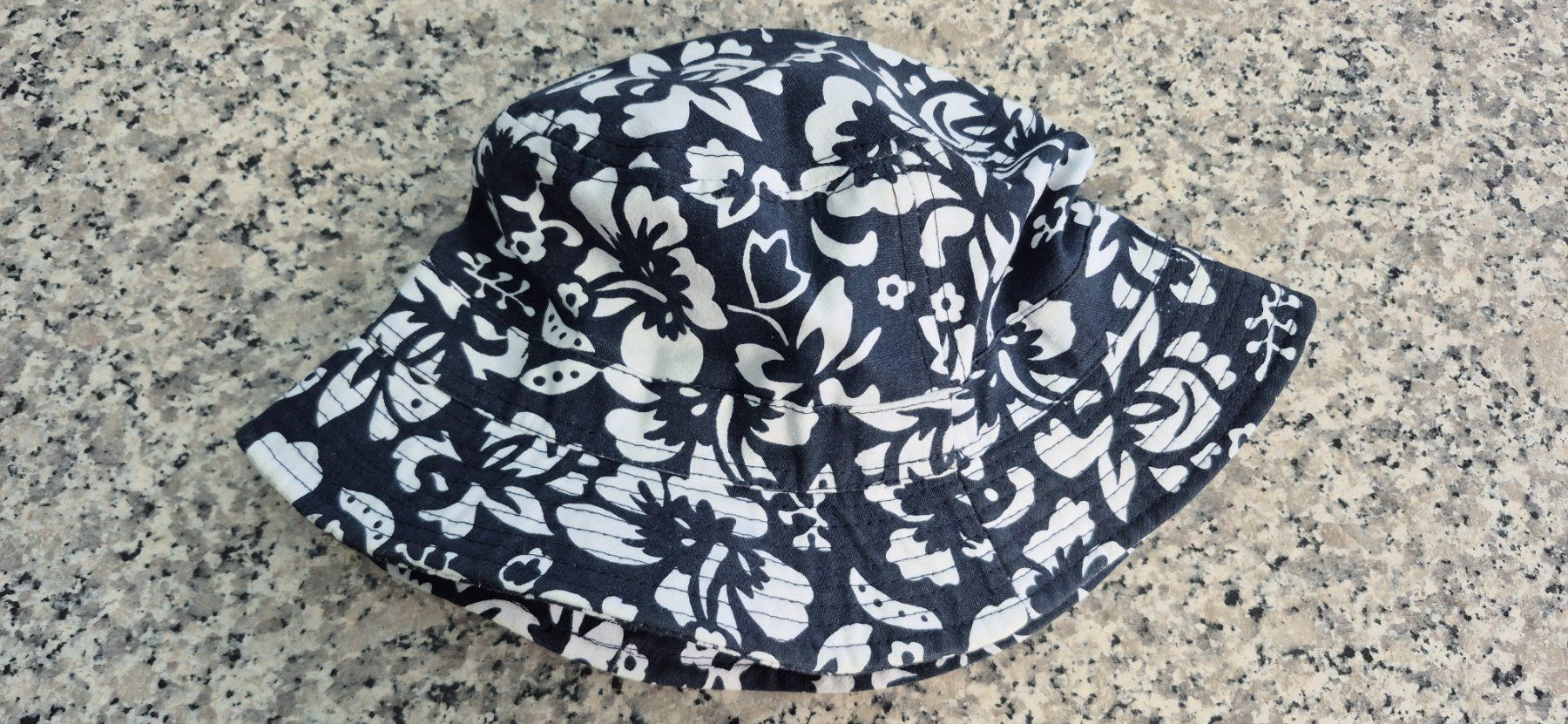 Copricapi, berretti & cappellini: Cooler Sonnenhut mit Blumenmotiv – Usato da Eggersriet venduto da Fredb 5