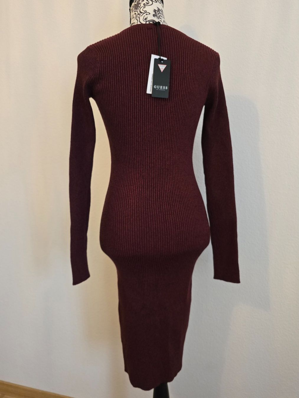 Guess Vestiti: Robe pull GUESS neuve avec étiquette – Nuovo e nell'imballaggio originale da Genève venduto da cec_d6pg 1