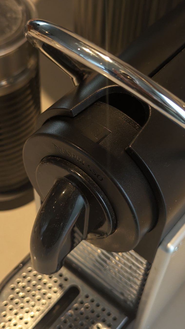 Nespresso Macchine per caffè & Macchine per espresso: Kaffeemaschine Nespresso Pixie silber gebraucht – Usato da St.Gallen venduto da reLapseOne 2