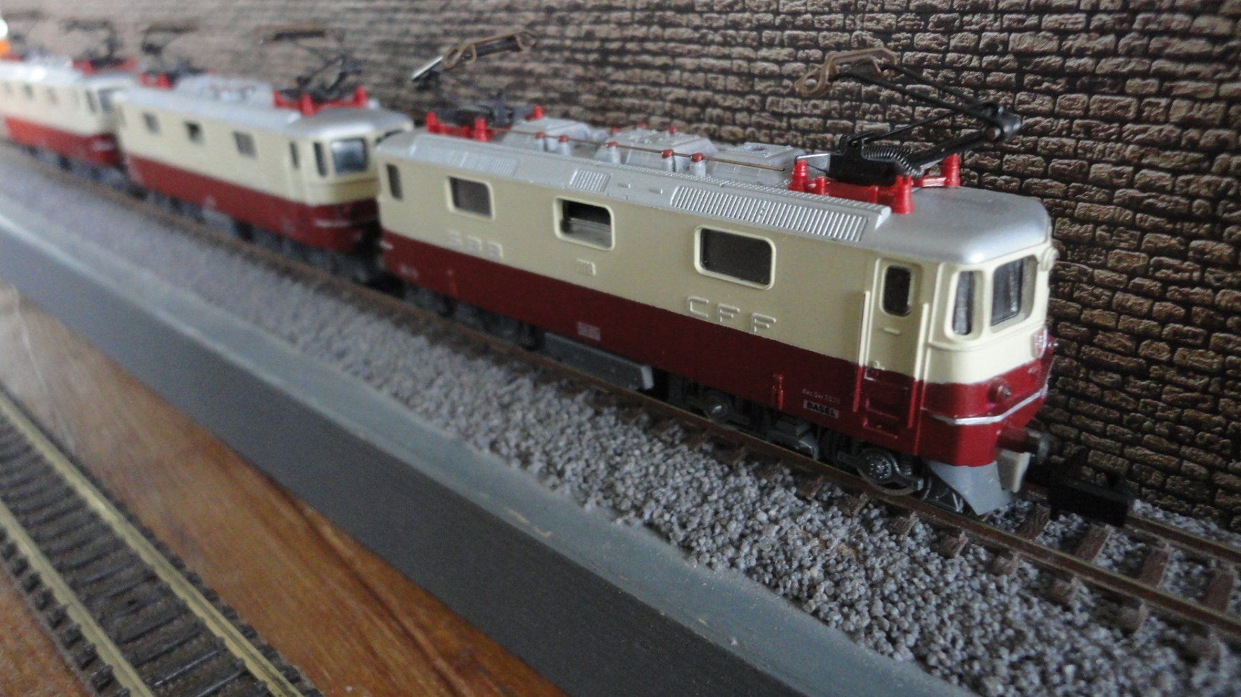 Arnold Modellini di ferrovie: 3 E-Loks TEE SBB Arnold 2412 Spur N – Usato da Rheinfelden venduto da swiss_top 2
