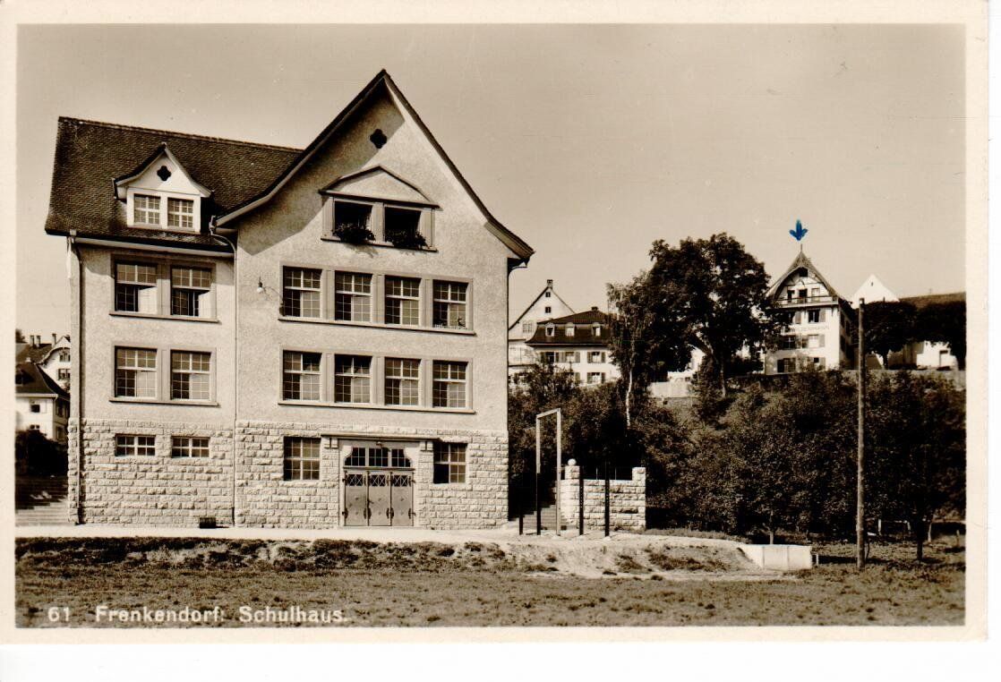 Cartoline postali: Frenkendorf - Schulhaus – Usato da Wolhusen venduto da Curver9