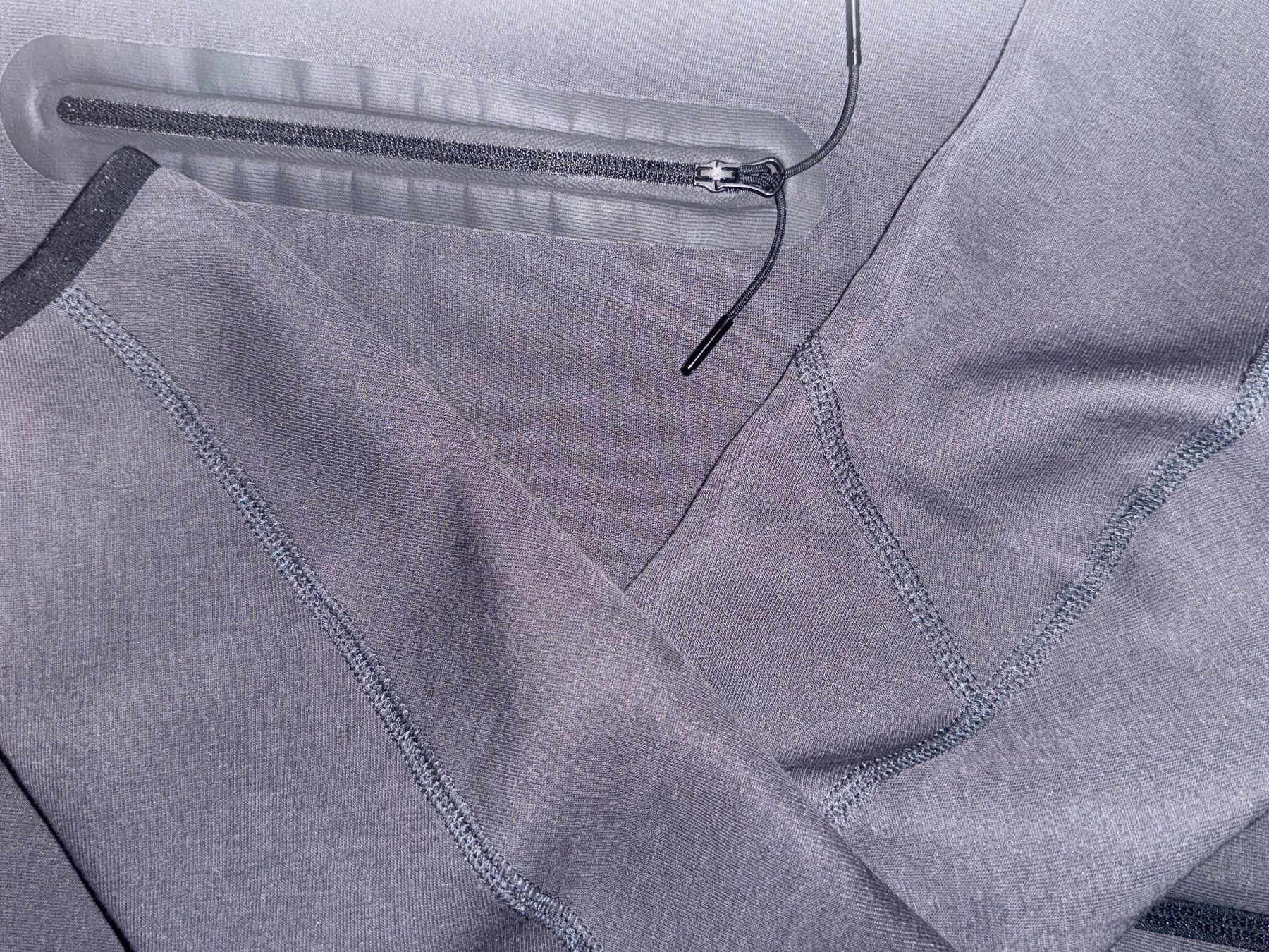 Nike Pullover & Sweatshirts: Nike Tech Fleece Hoodie Grösse S, anthrazit – Gebraucht aus Pfäffikon SZ von miniflohmarktlorena 2