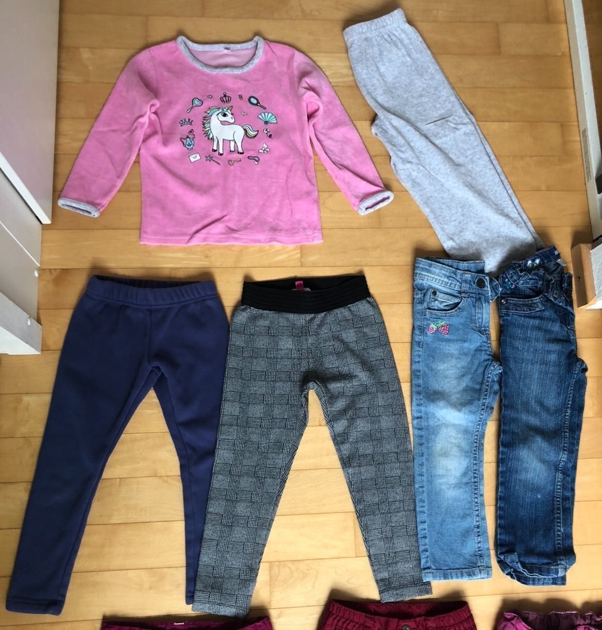 Lotti & Set di vestiti: XXL Kleiderpaket Mädchen Gr.98/104 – Usato da Oensingen venduto da dorian07 6