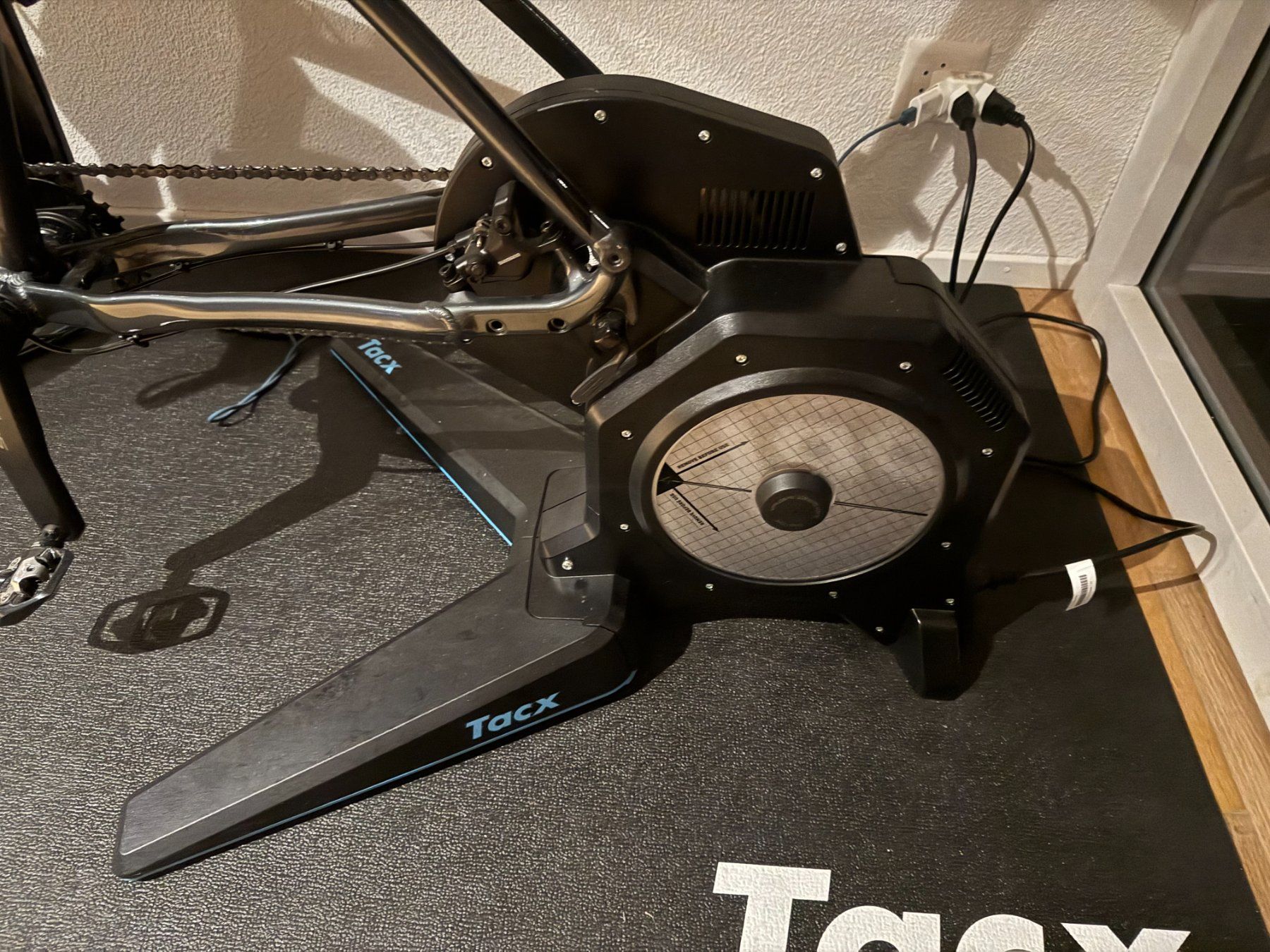 Tacx Hometrainer: Tacx FLUX 2 Smart-Trainer – Usato da Allschwil venduto da thsunr