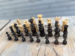 Schachfiguren Holz gedrechselt