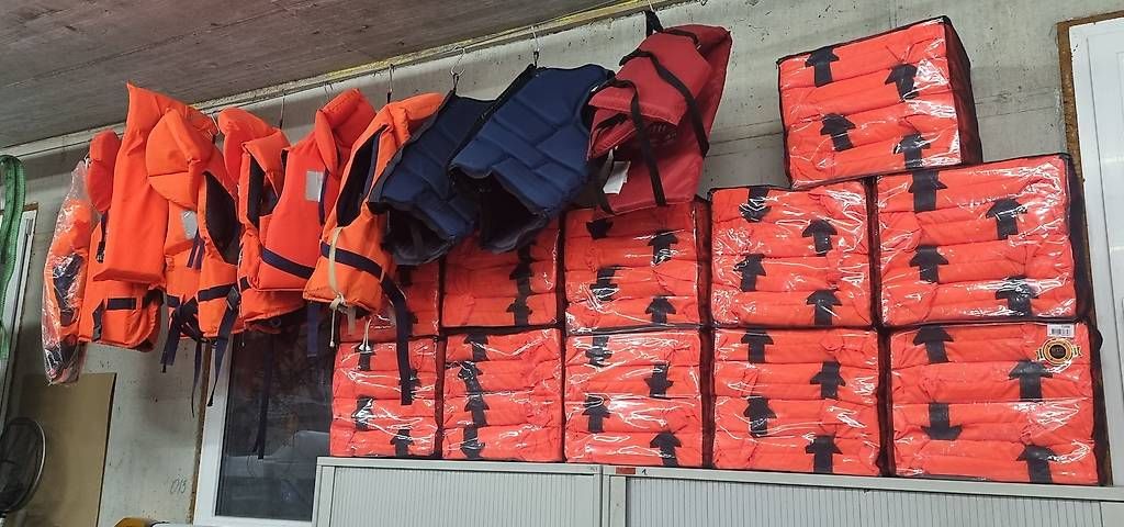 Giubbotti di salvataggio: Besto Rettungswesten Set 4er – Usato da Gutenburg venduto da shinobi0072 2