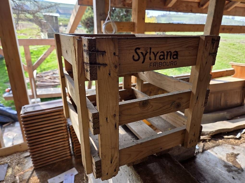 Casse di trasporto: Ancienne caisse en bois – Usato da Senèdes venduto da ant_y6js