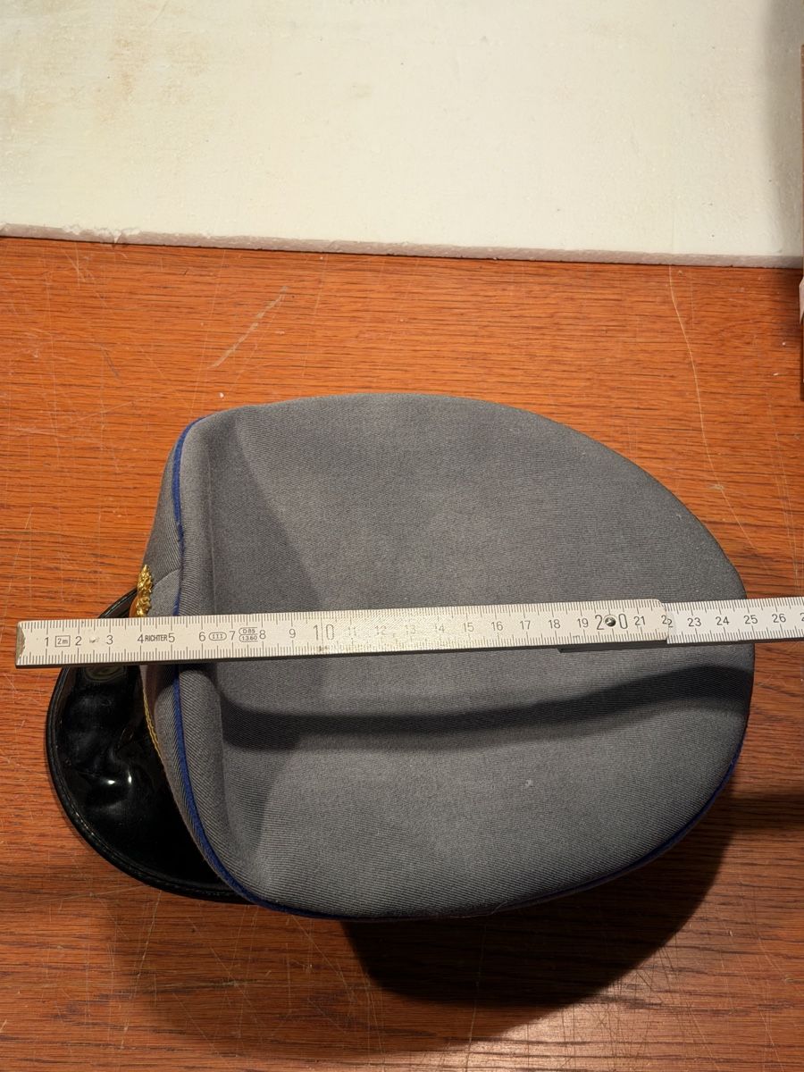 Copricapi, berretti & cappellini: Peaked Cap grey blue trim gold emblem  – Usato da Lausanne venduto da vas_cdb2 4