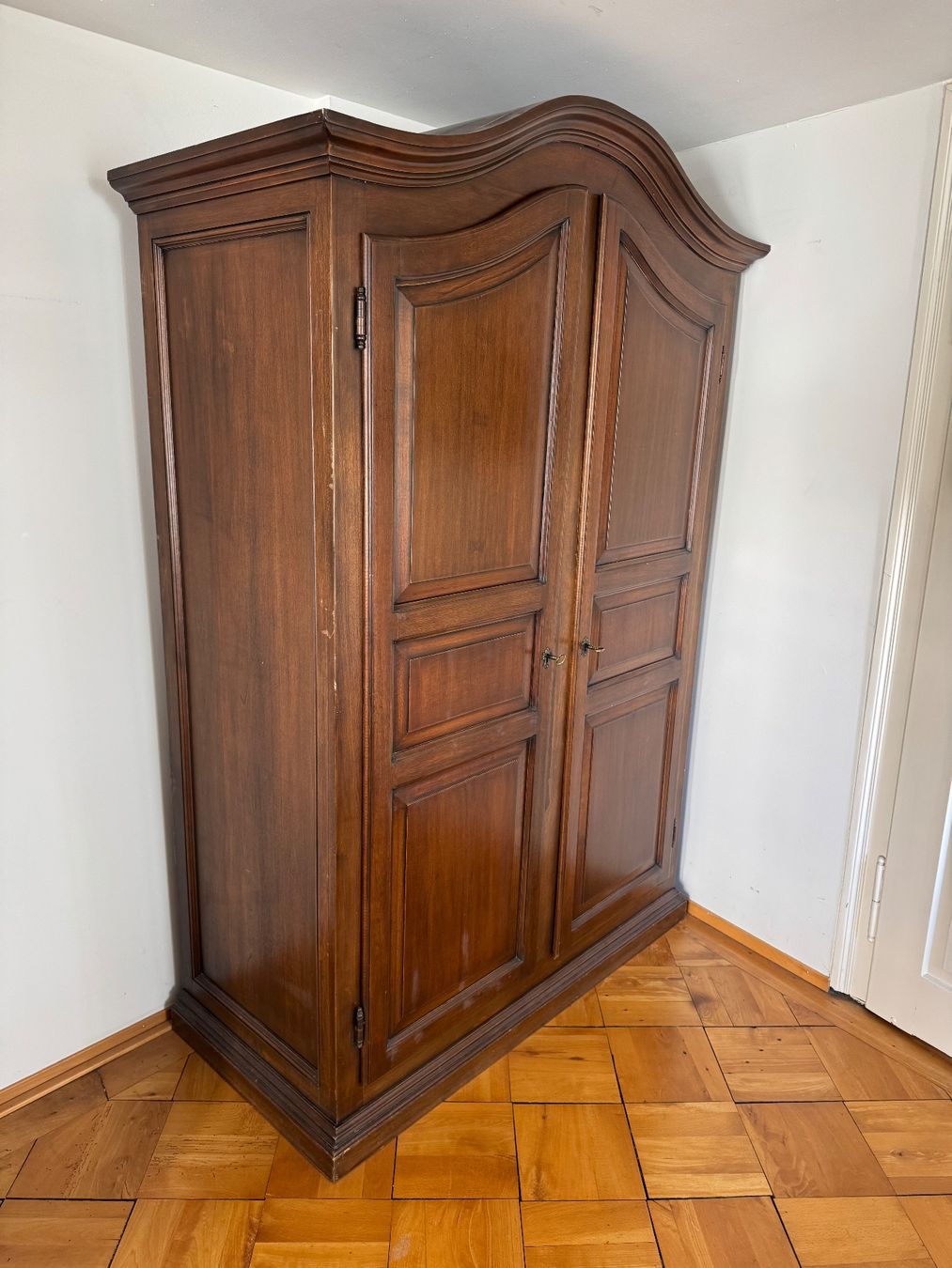 Armoires: Antiker Holz-Kleiderschrank – D'occasion à Luzern par nic_ole12 1