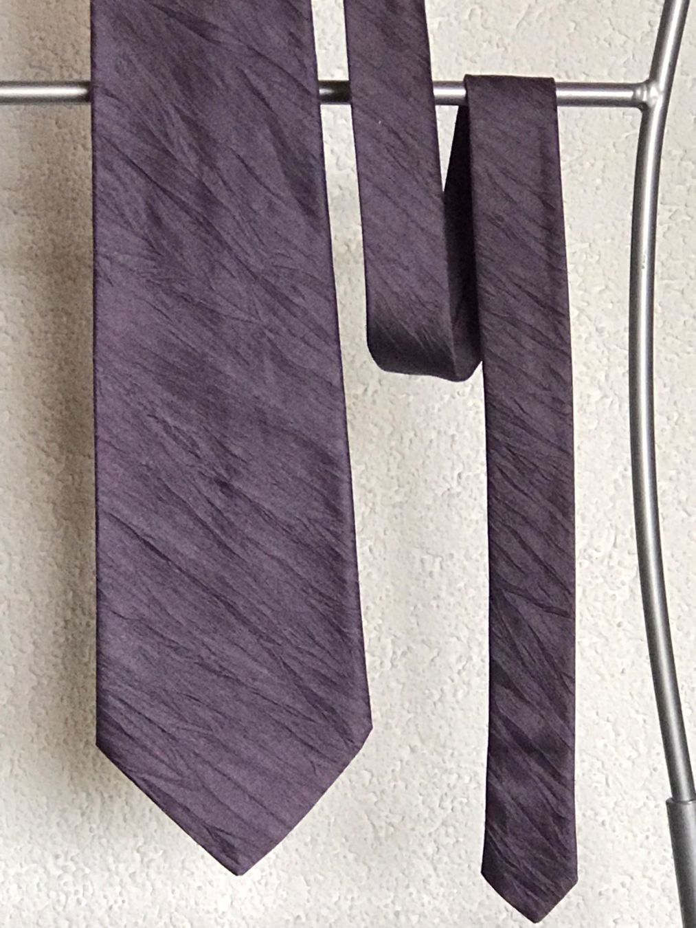 Cravatte: Krawatte Farbe mauve in Knitteroptik – Usato da Däniken SO venduto da allerlei54