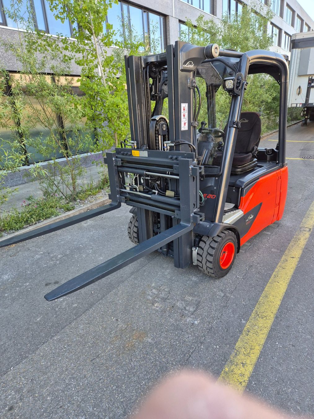 Linde Carrelli elevatori e a forche: Stapler Linde E20L-02 – Usato da Aarau venduto da LM-Handel