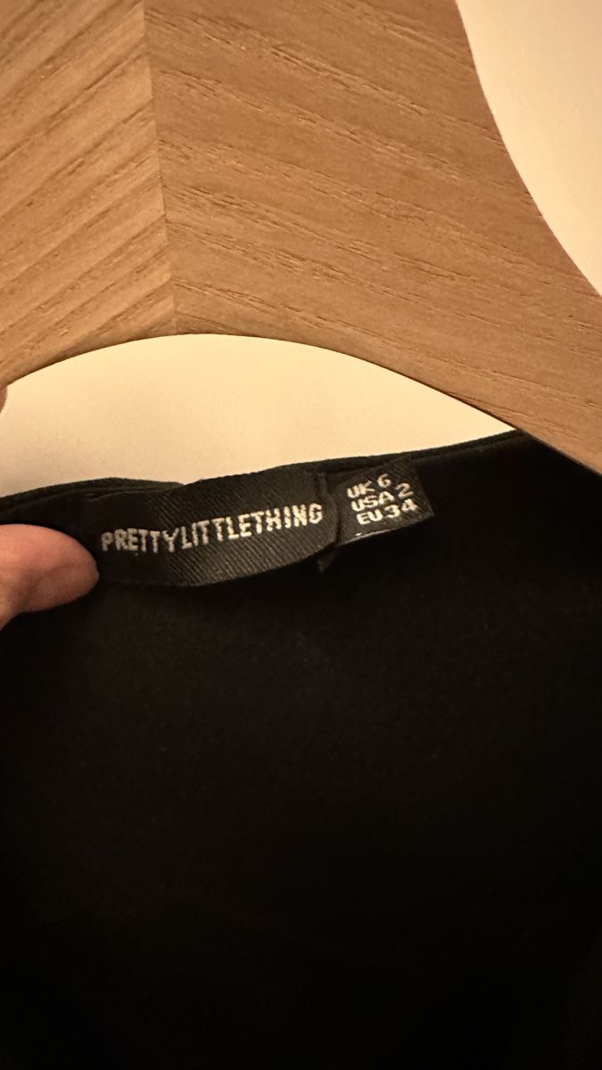 Vestiti: Kleid Gr. XS Prettylittlething – Usato da Pfungen venduto da nik_9wv9 2