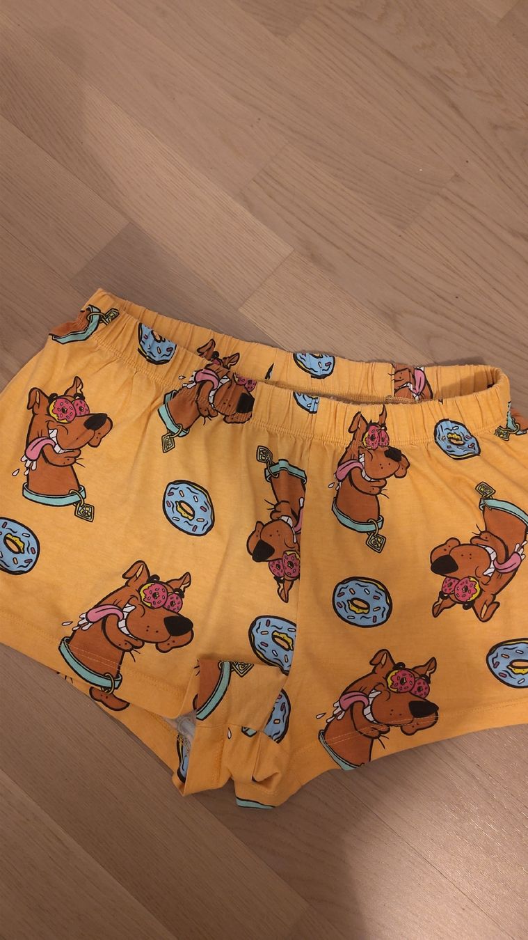 Primark Pantaloni: Short Scooby-Doo Primark – Usato da Sion venduto da mel_z929 1