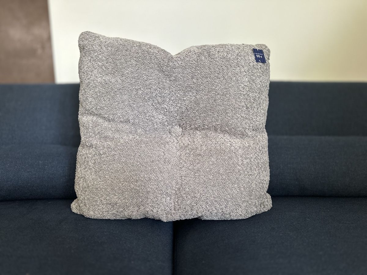Cuscini: Coussin Poltronesofà 50x50 NEUF bouclette gris design  – Nuovo (secondo la descrizione) da Thônex venduto da ara_c9zs