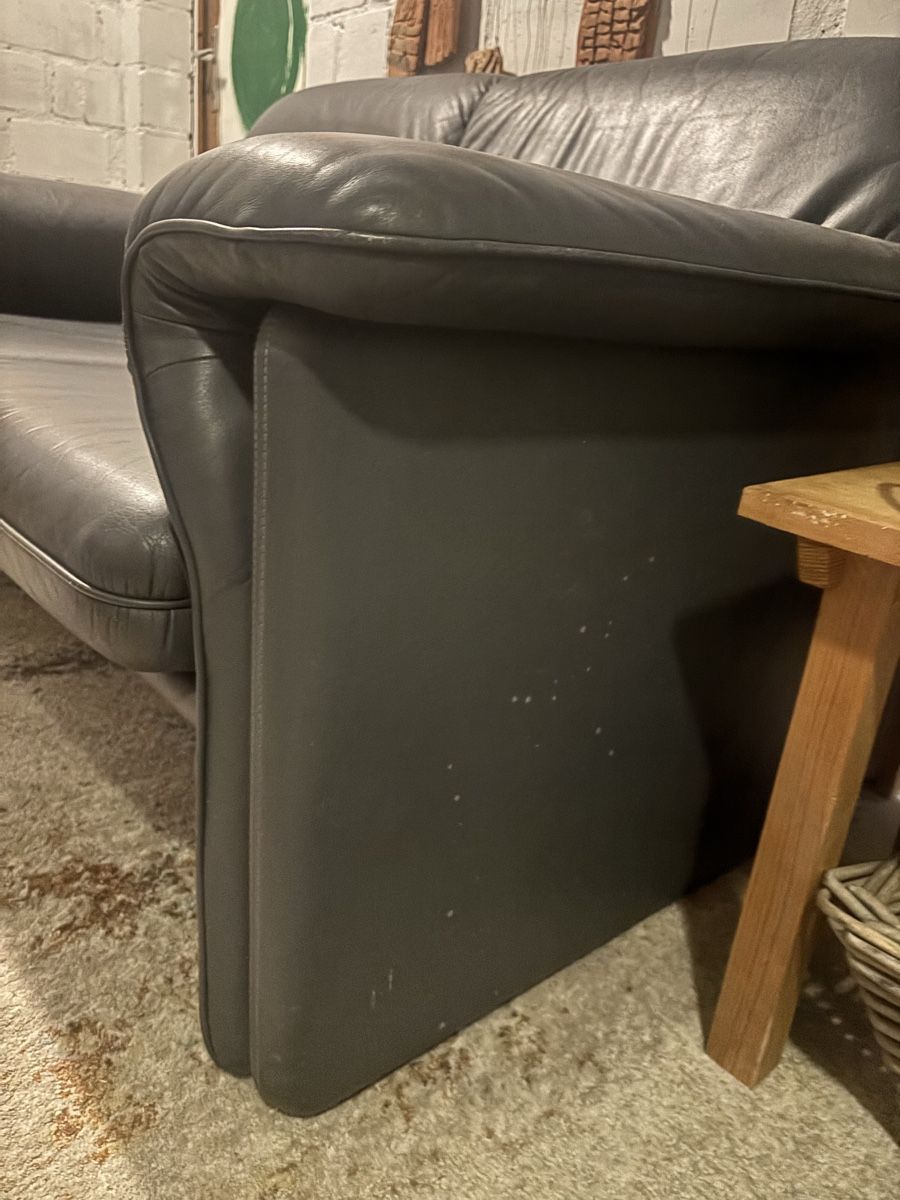 Divani: Stylish Grey Leather Sofa – Usato da Biel-Benken BL venduto da ste_86wx 1
