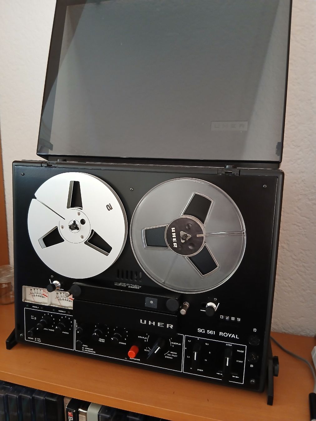 Uher Bandmaschinen: magnetophone Uher – Defekt aus Biel/Bienne von Monhub