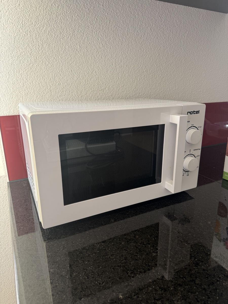 Rotel Appareils de cuisine: Mikrowelle Rotel weiss – D'occasion à Brittnau par KimZinniker