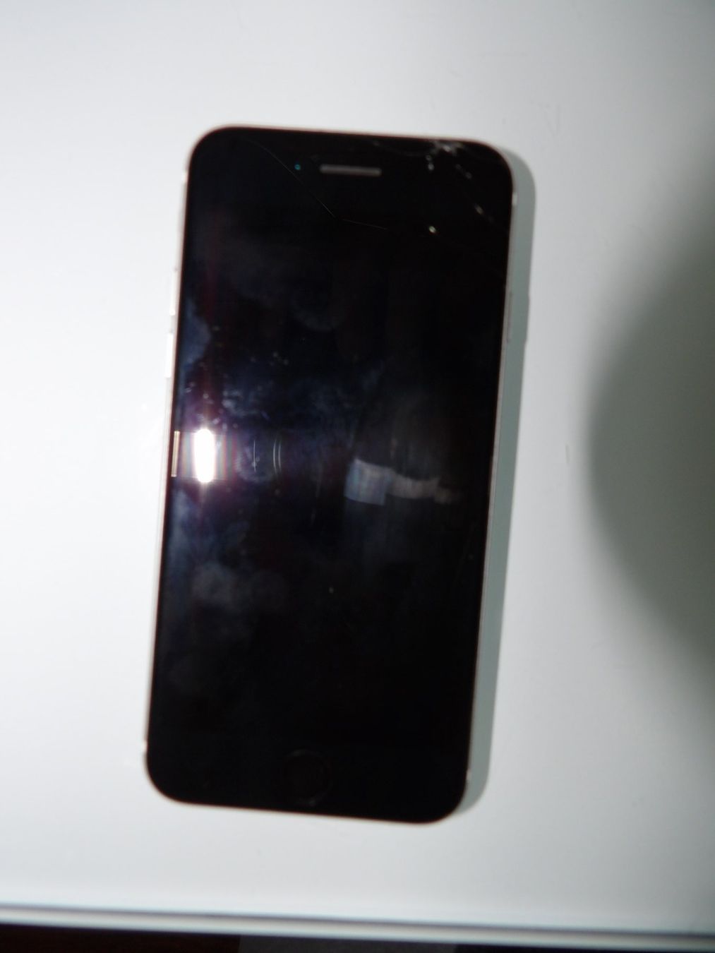 Apple Handys / Smartphones: IPhone SE, White, 64 GB, gekauft 2022 – Defekt aus Niederlenz von Steff99 2