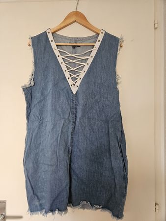Robe en jean Missguided à lacets taille M