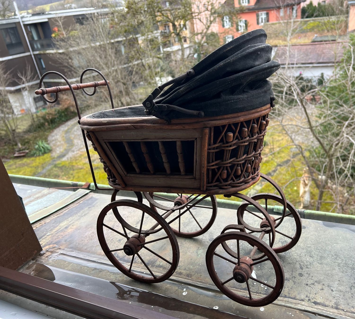 Giocattoli: Antiker Kinderwagen – Usato da Schaffhausen venduto da authentique 3