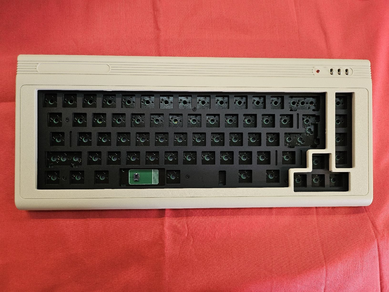 Claviers: clavier bluetooth cherry MX style C64 – Neuf avec emballage d'origine à fully par Benleouf
