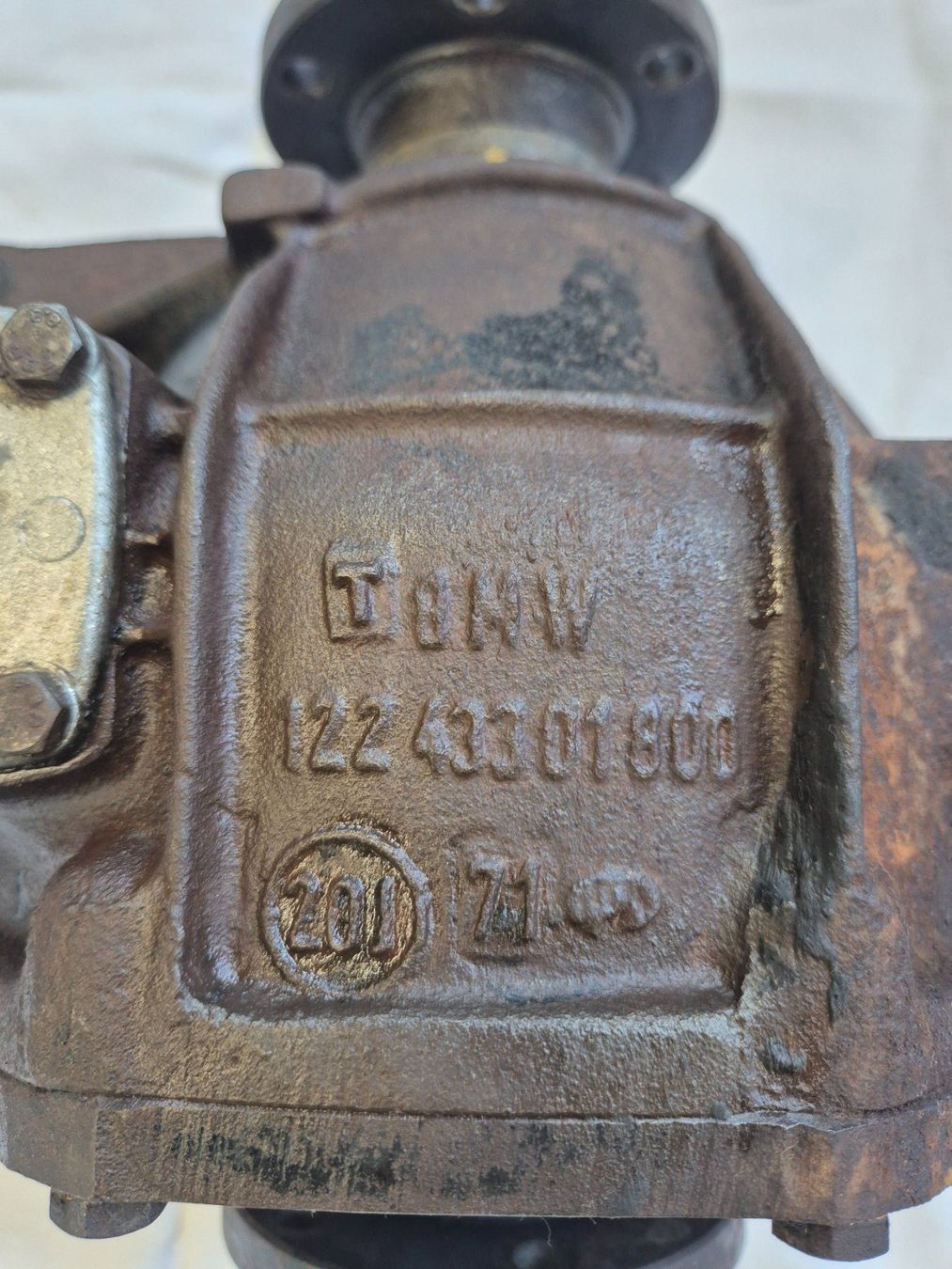 BMW Tutti pezzi di ricambio auto: BMW 2800, E3, Hinterachsdifferential ,3.45 : 1 Übersetzung – Usato da Bremgarten AG venduto da Osella5 1
