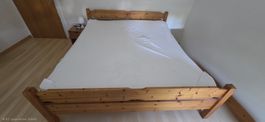Holzbett mit Lattenrost 180x200cm guter Zustand