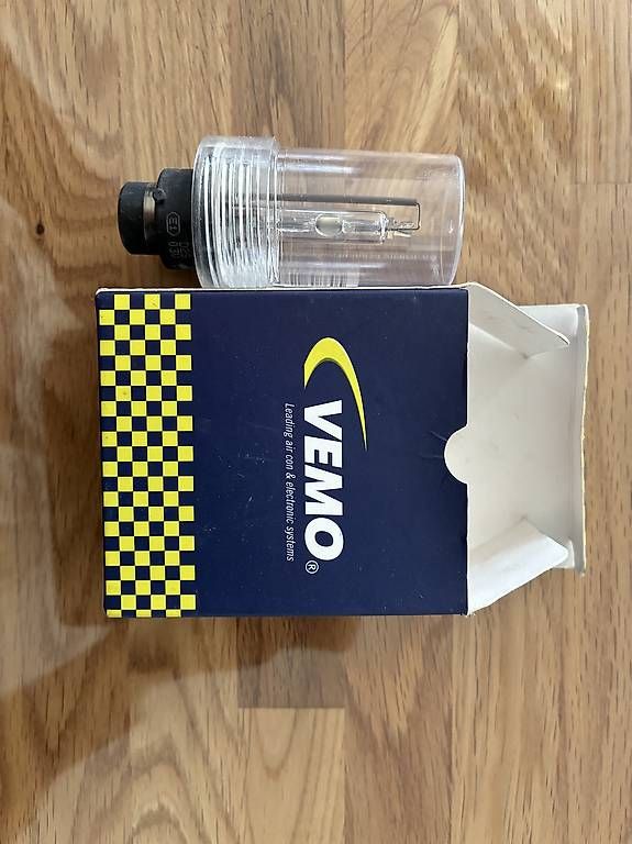 Lampes: Ampoule LED, D2S 85V 35W 5000 K – D'occasion à Ménières par 30A 1
