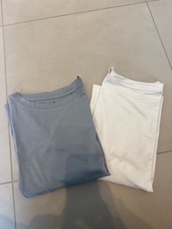 2 halblangshirts Blau und Weiss Grösse XL Neuwertig