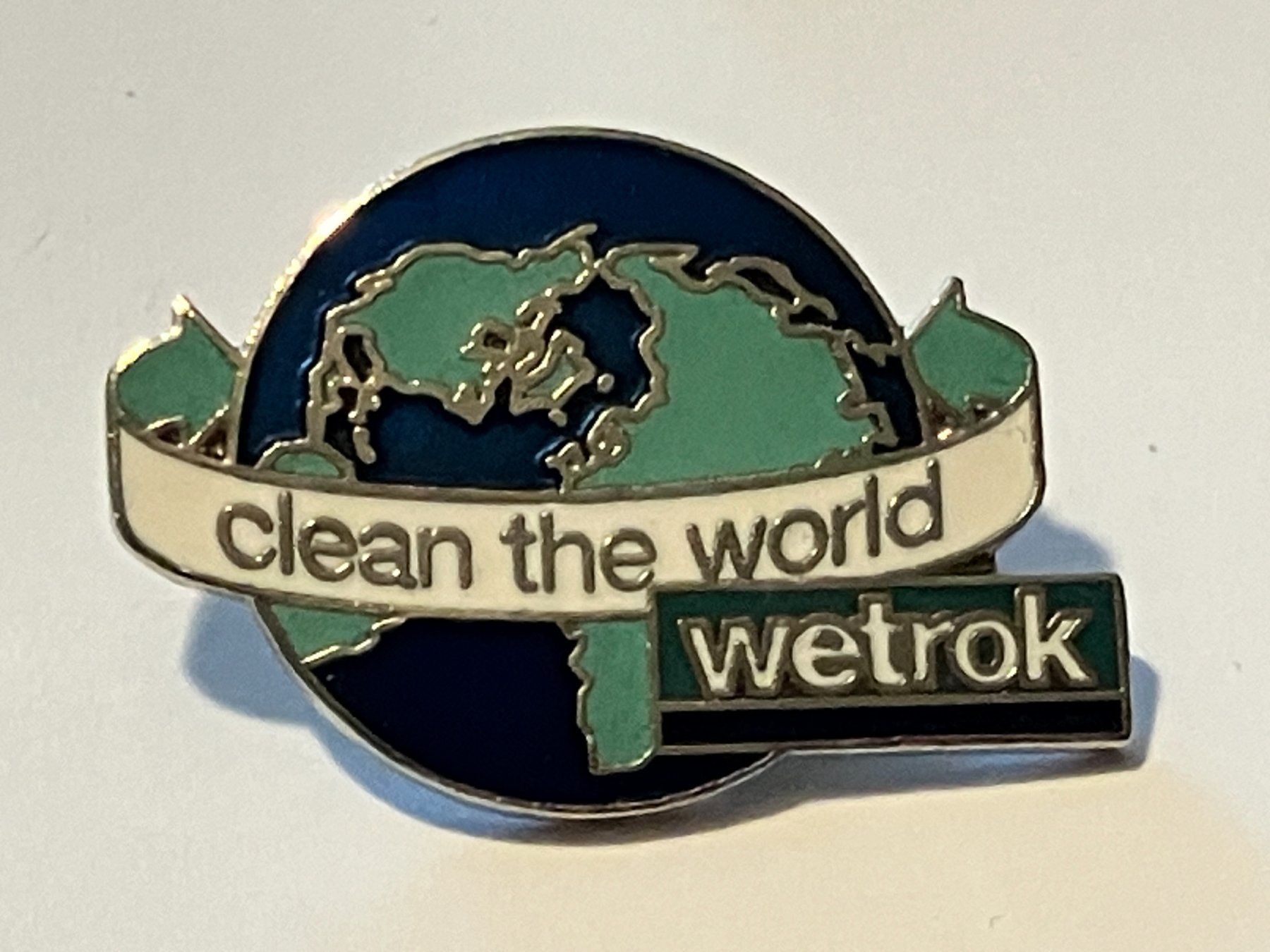 Placchette & Badge: 1 Pin Wetrok - clean the world – Usato da Basel venduto da djwwpp
