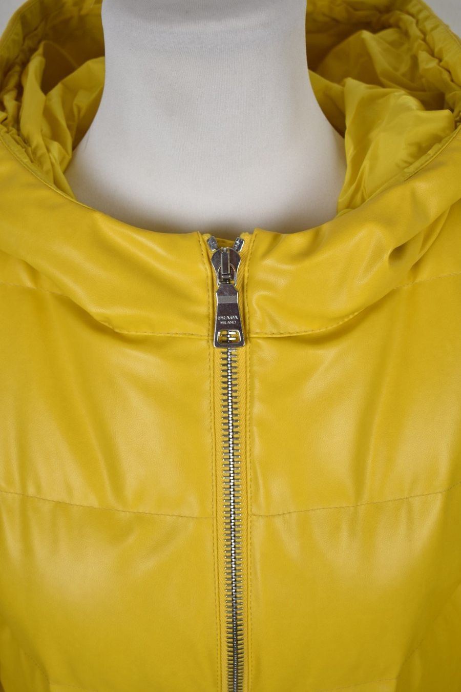 Prada Jacken: Prada Daunenjacke Gr.36/38 (44) – Neu (gemäss Beschreibung) aus Nürensdorf von 2ND_STORY 1