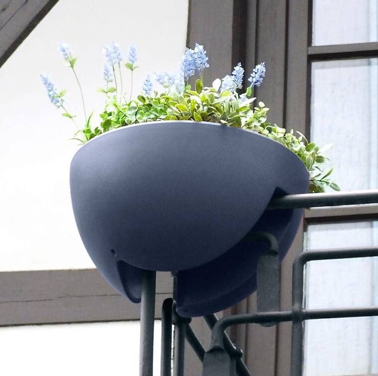 Vasi per fiori: Eck-Geländer-Pflanztopf anthrazit  NP 119 CHF – Usato da Düdingen venduto da Yvu2k 1