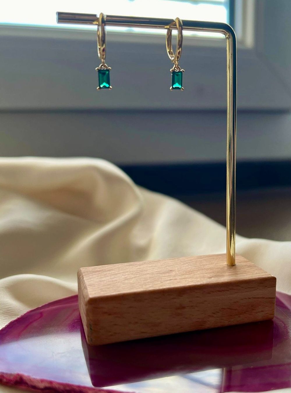 Ohrringe & -stecker: Mini-créoles en acier doré et zircons verts – Neu und originalverpackt aus Thônex von Swiss-Jewels 5