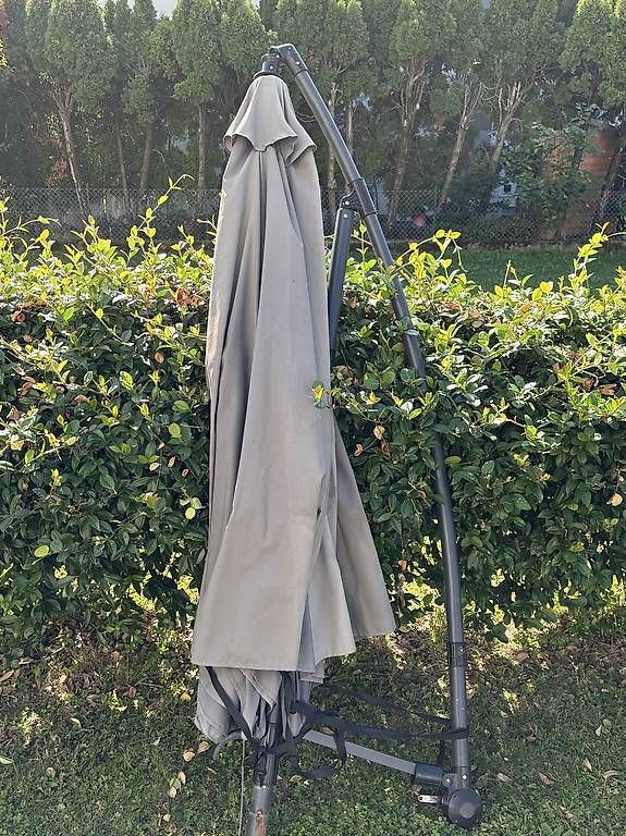 Sonnenschirme: OMBRELLONE DA GIARDINO A SBALZO  – Gebraucht aus bellinzona von Emanuelearrighi