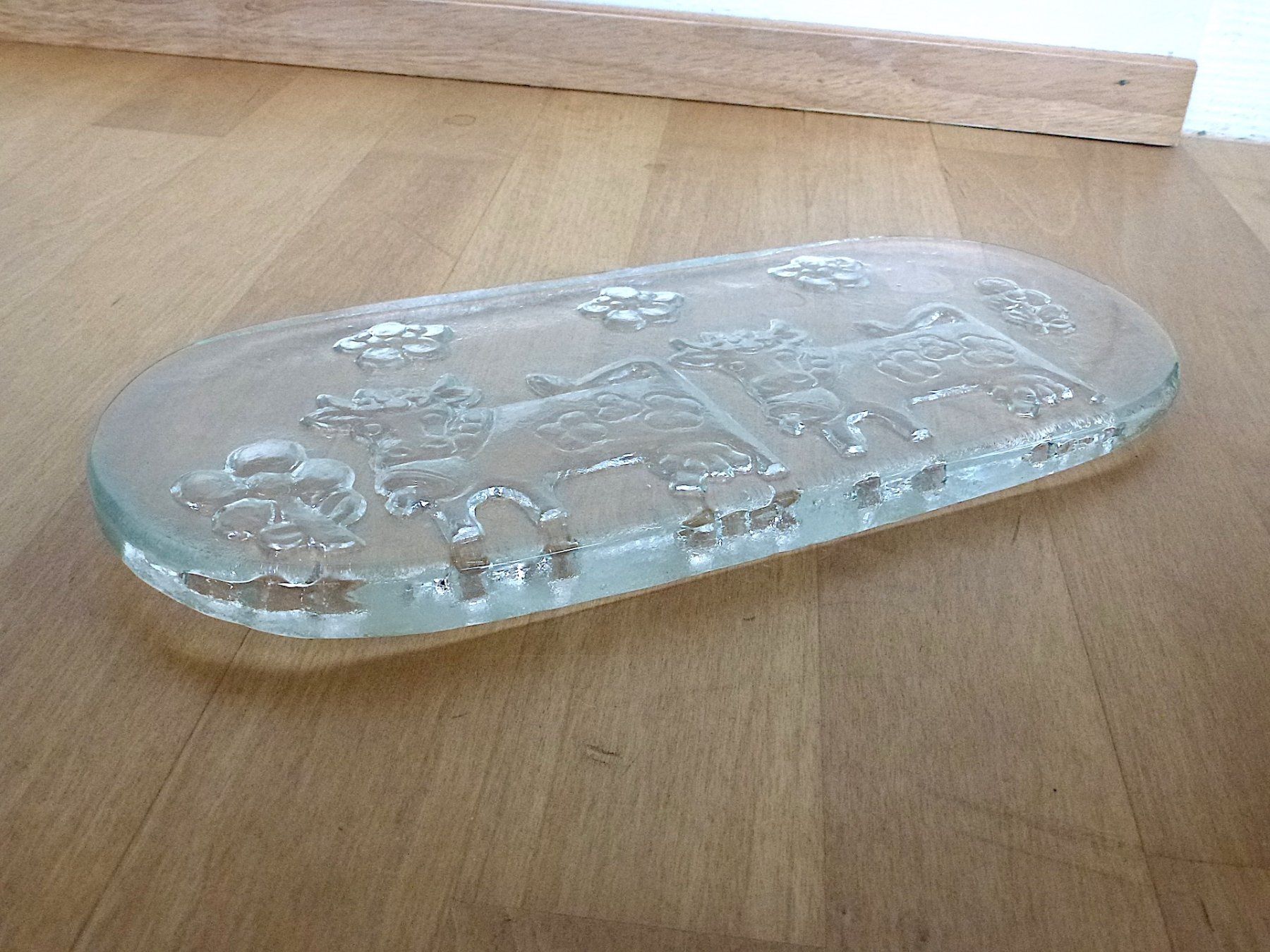 Servierplatten: Glasplatte mit Kühen - Glasi Hergiswil? – Gebraucht aus Zürich von Kalla36 1