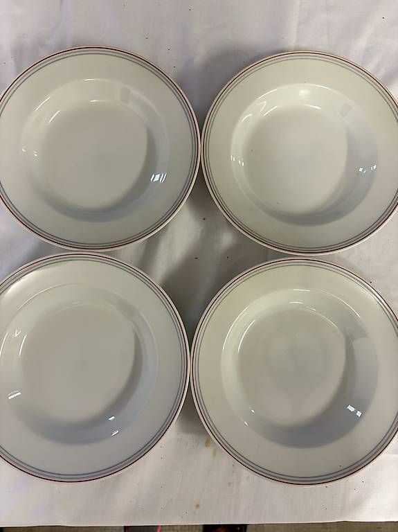 Piatti: Lot de vaisselle varié  – Usato da Bôle venduto da jes_987t 4