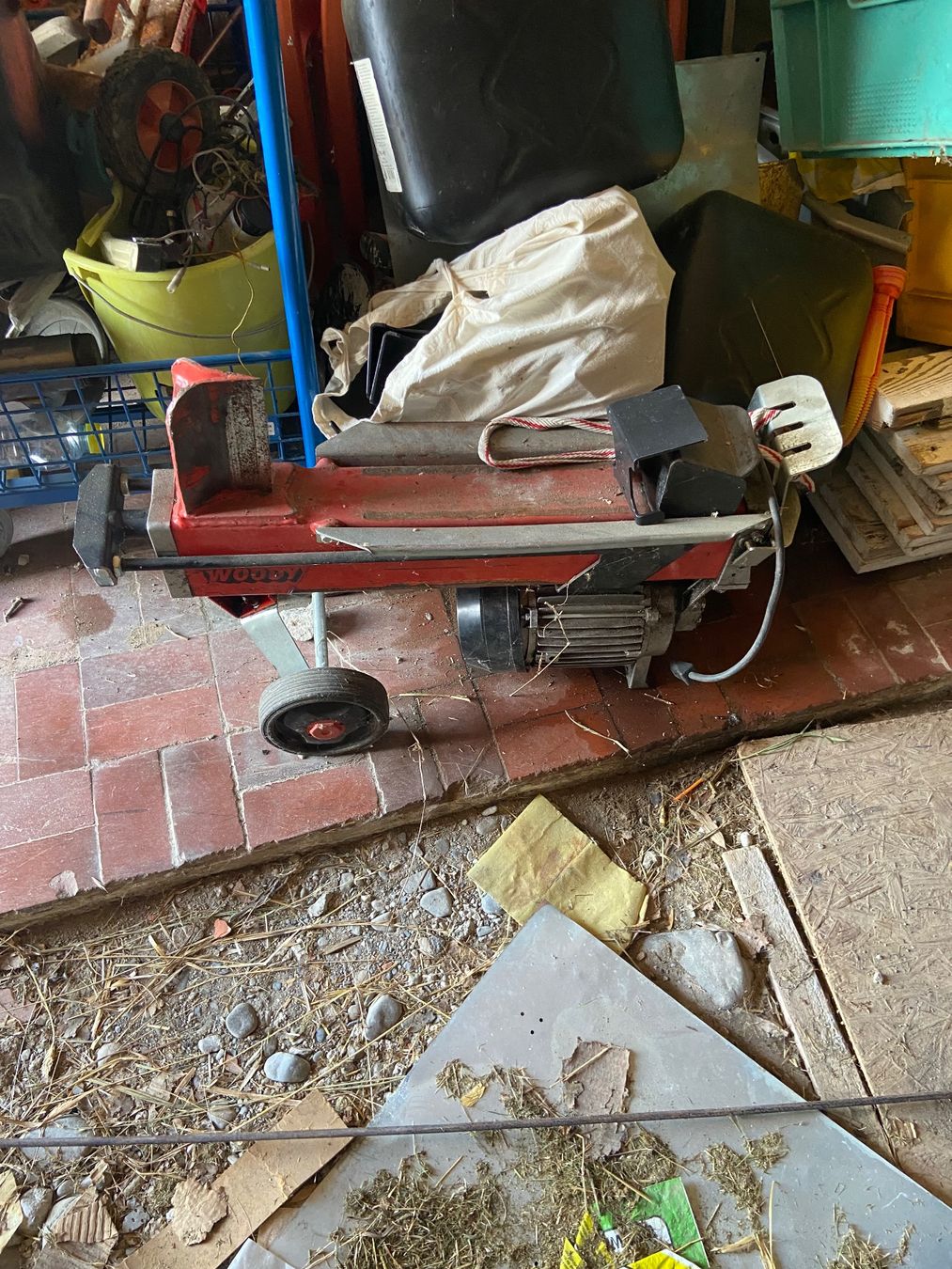 Toutes les machines: Enfonceur, machine a bois – Défectueux à Châtelaine par argentina