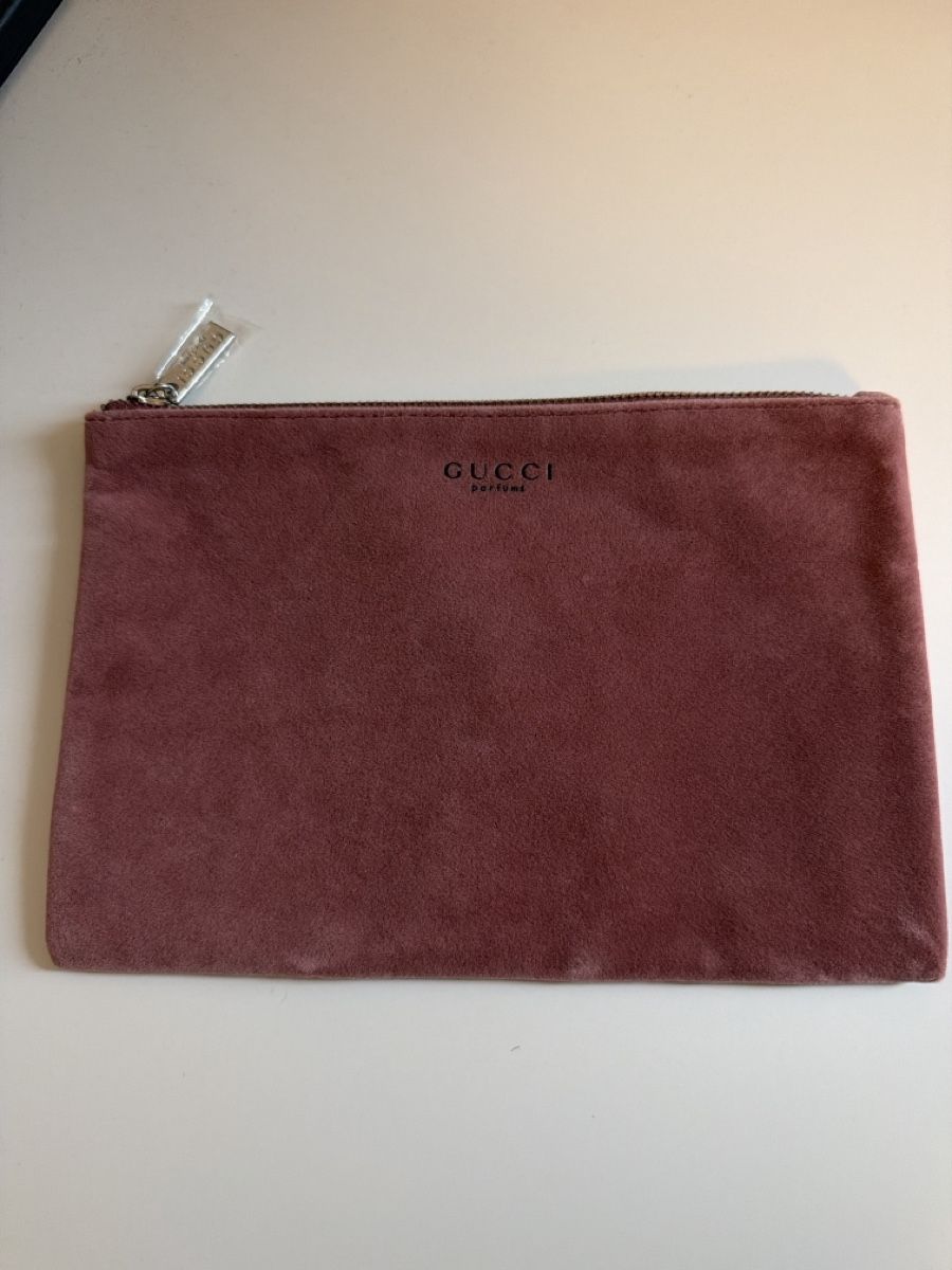 Gucci Trousses de maquillage: Gucci Pochette Samt – Neuf avec emballage d'origine à Rickenbach SZ par Bumblebee_3103