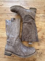 Braune Lederstiefel mit Lochmuster, Grösse 39