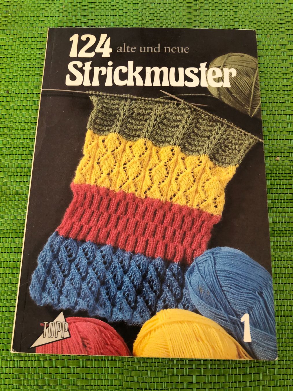 Libri: Strickbuch 124 alte und neue Strickmuster – Usato da Freienstein venduto da ErnaS01